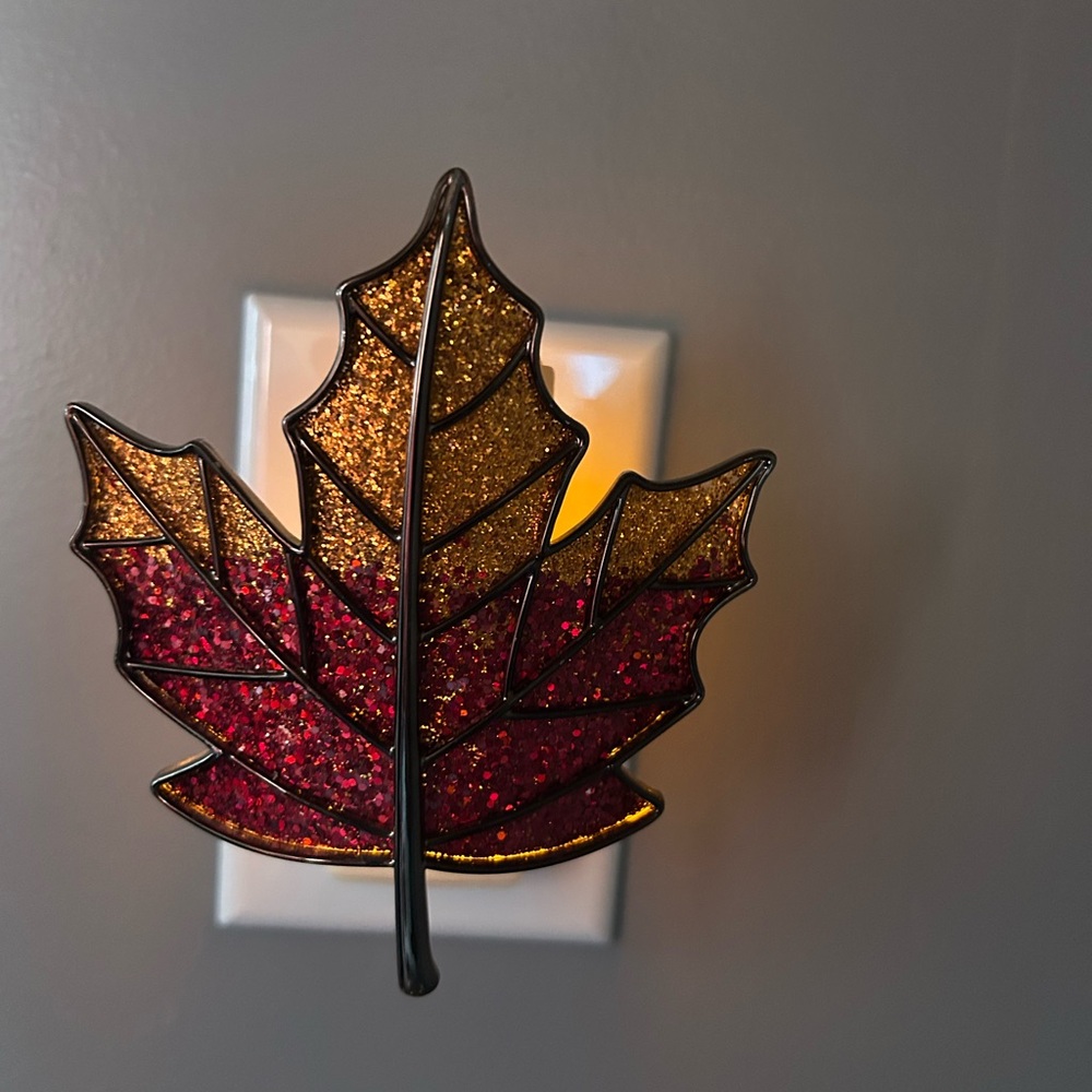 Bath & Body Works Sparkly Maple Leaf Night Light Wallflower
